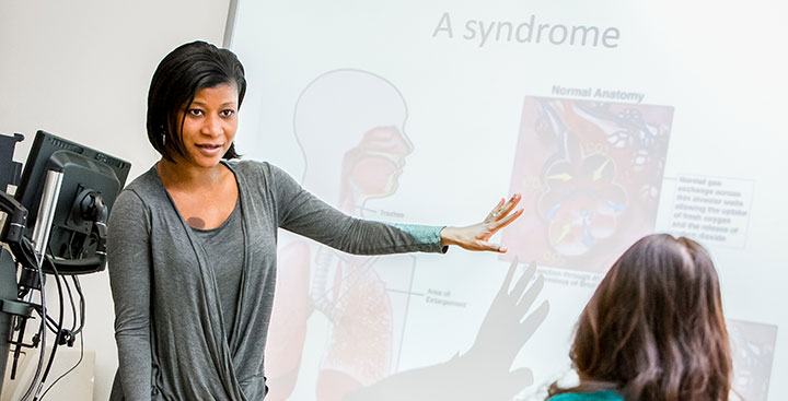 A Ƶ Master of Science in Nursing - Nursing Education student teaches her fellow students