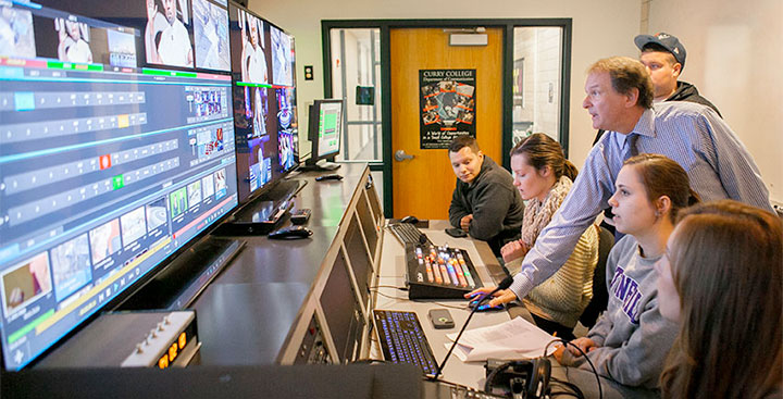 Ƶ Communication students and faculty member collaborate in the TV Studio