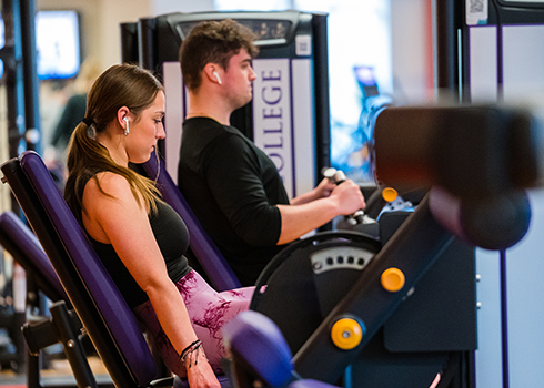 Students work out in the Ƶ Fitness Center